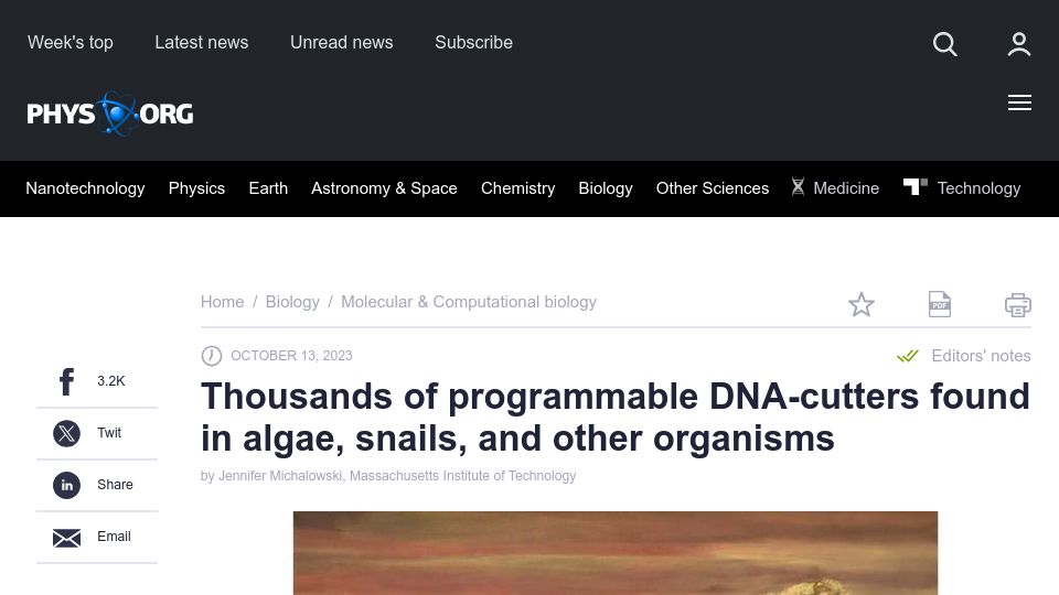 Screenshot of phys.org: Thousands of programmable DNA-cutters found in algae, snails and other organisms
