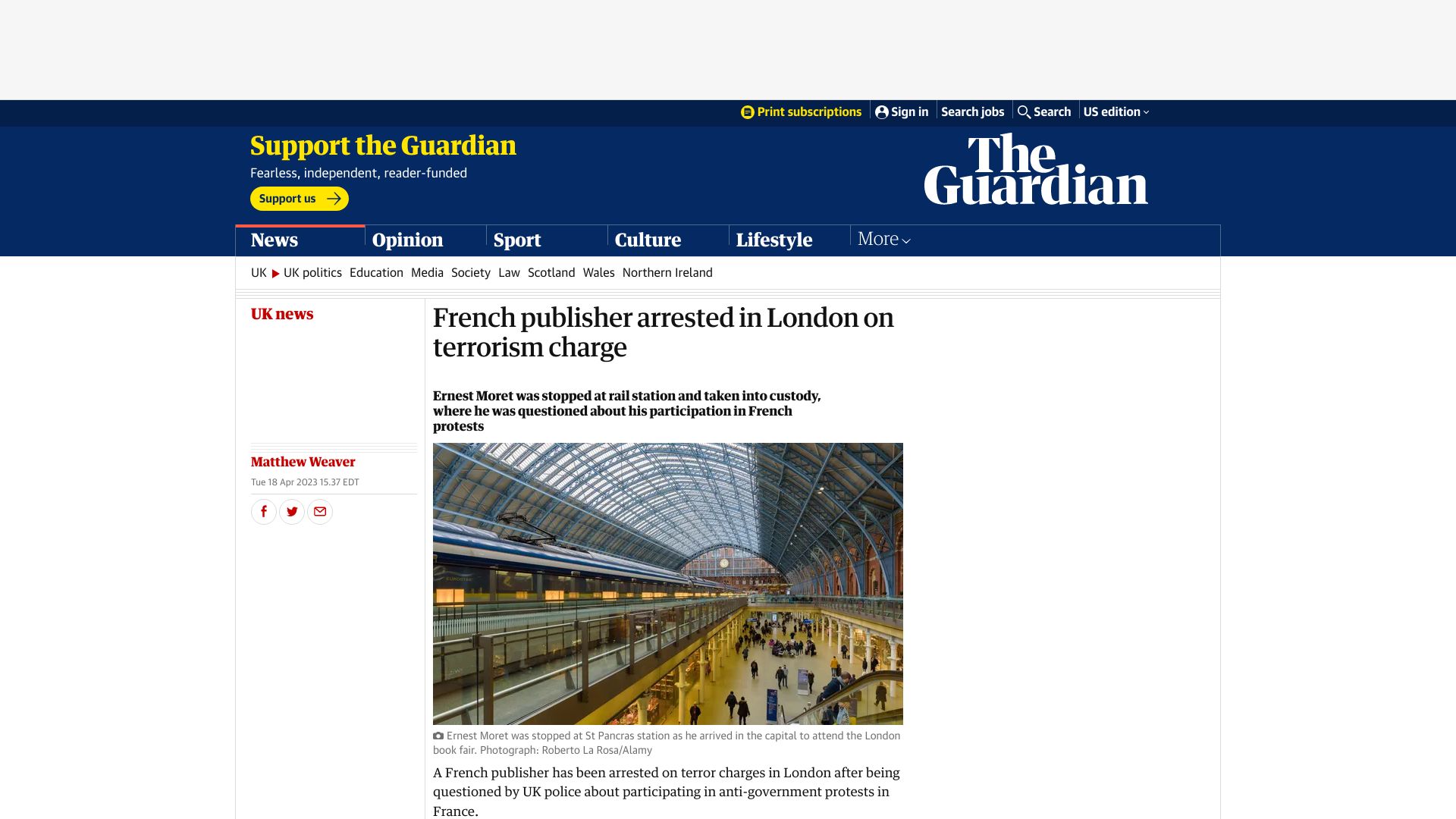 Screenshot of theguardian.com: French publisher arrested in London for refusal to tell police his passcodes