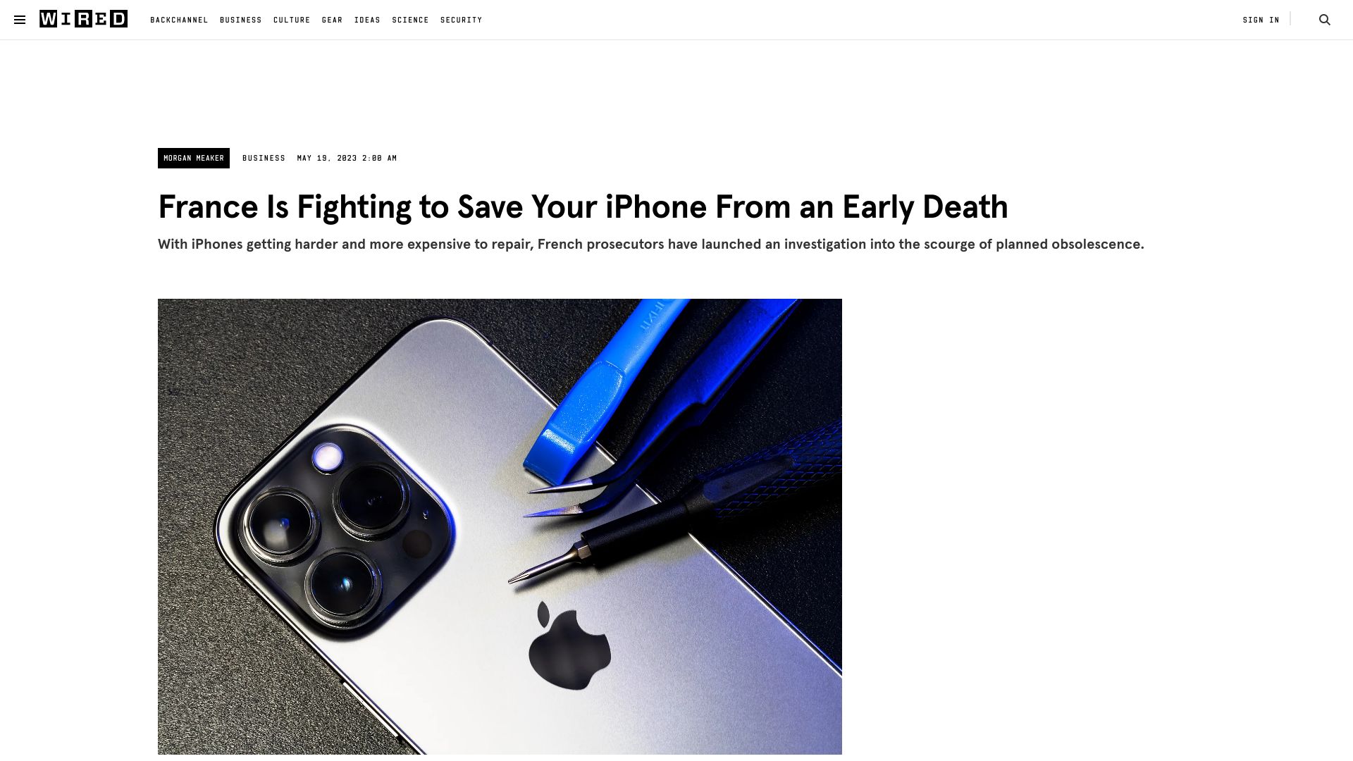 Screenshot of wired.com: France is fighting to save your iPhone from an early death