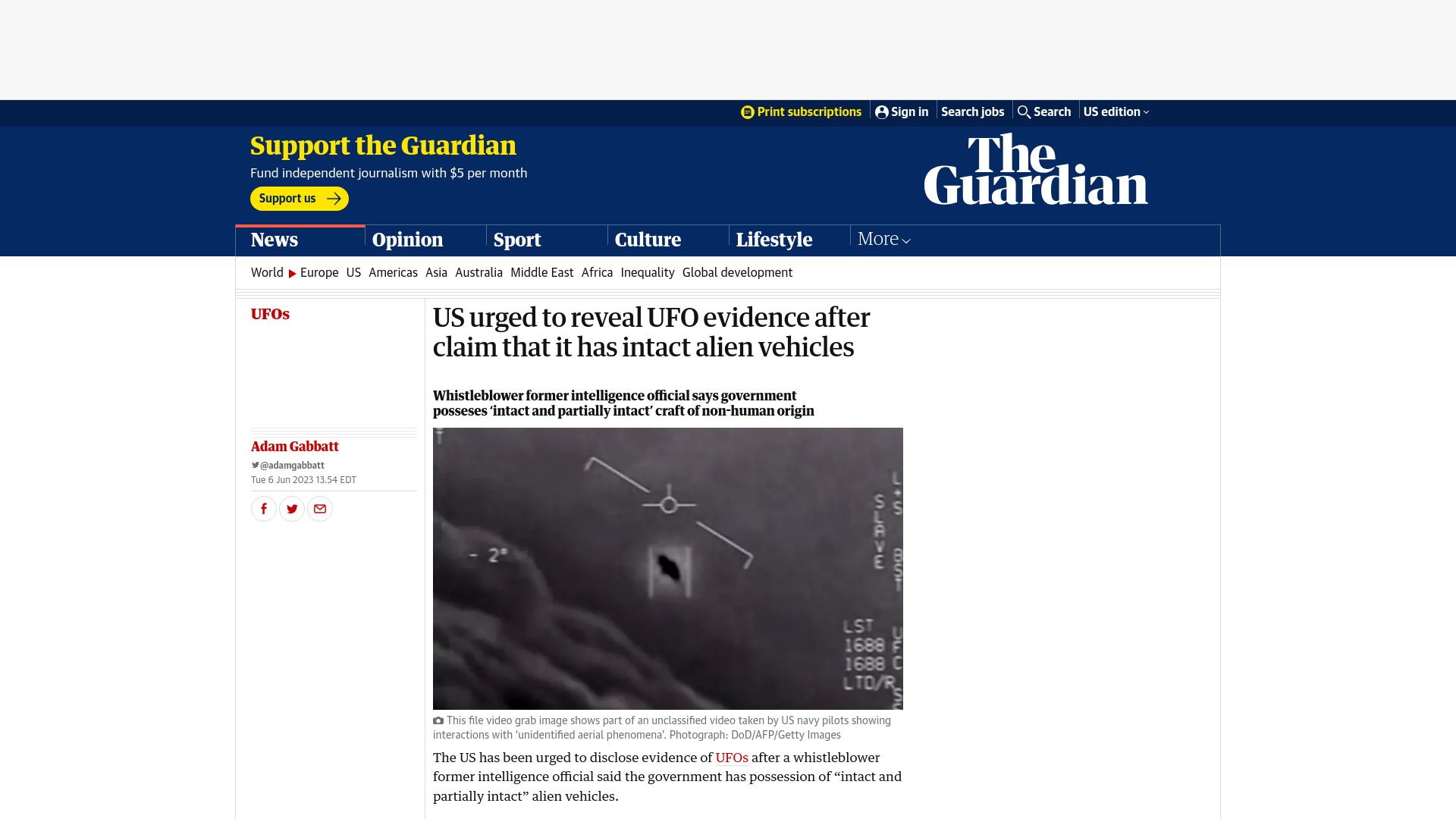 Screenshot of theguardian.com: US urged to reveal UFO evidence after claim that it has intact alien vehicles