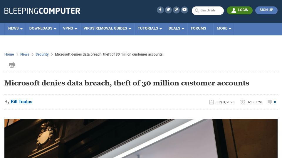 Screenshot of bleepingcomputer.com: Microsoft denies data breach, theft of 30M customer accounts
