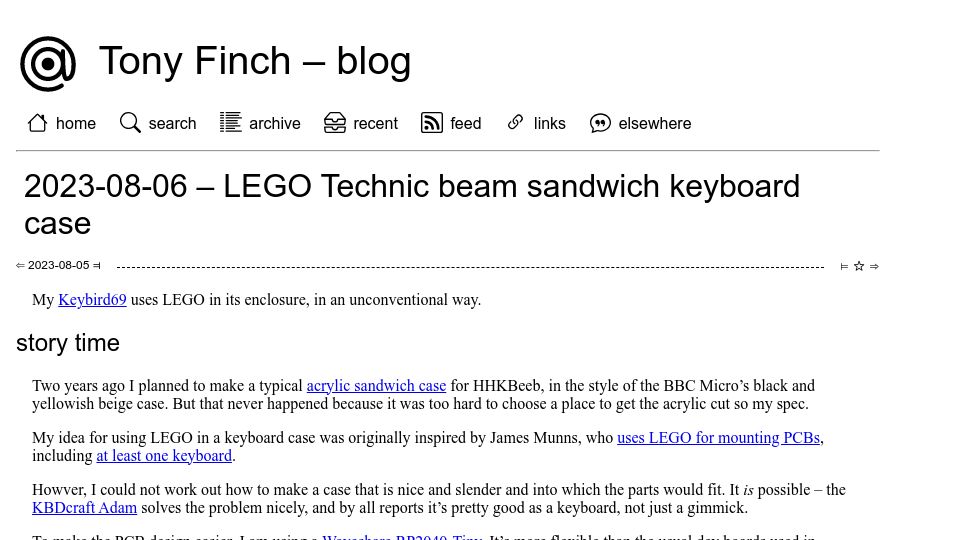 Screenshot of dotat.at: An unconventional LEGO Technic beam sandwich keyboard case