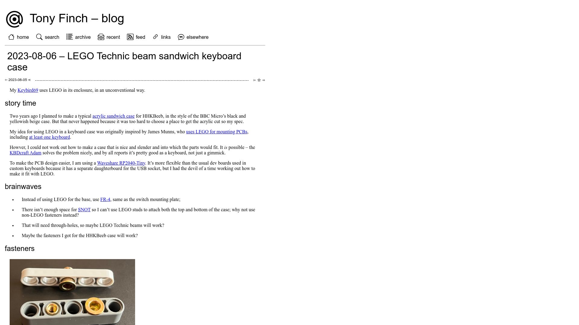 Screenshot of dotat.at: An unconventional LEGO Technic beam sandwich keyboard case