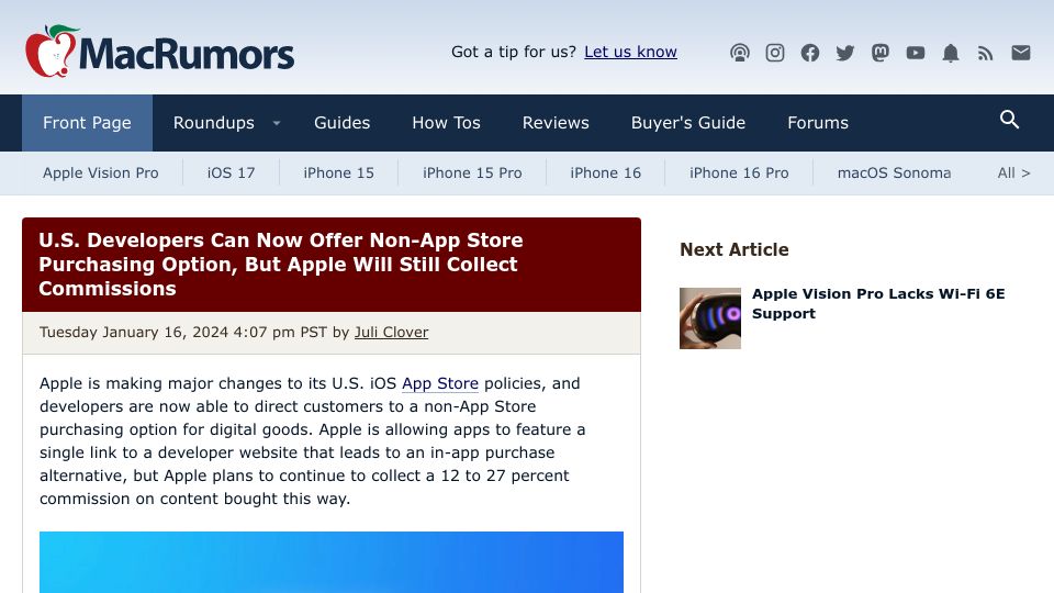 Screenshot of macrumors.com: US developers can offer non-app store purchasing, Apple still collect commission