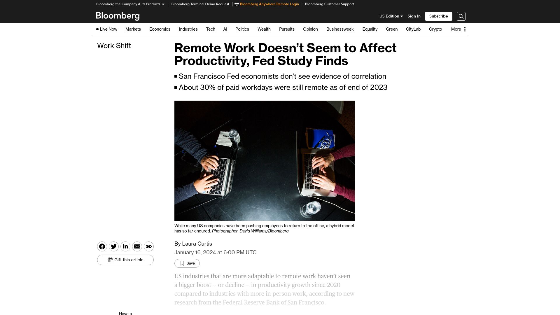 Screenshot of bloomberg.com: Remote work doesn't seem to affect productivity, Fed study finds