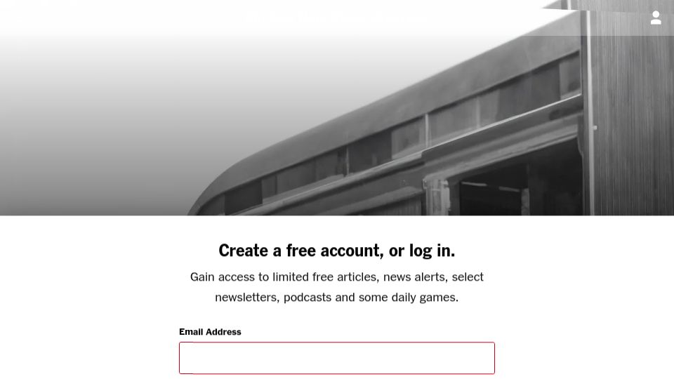 Screenshot of nytimes.com: Train robbery for Amazon packages? More common than you think