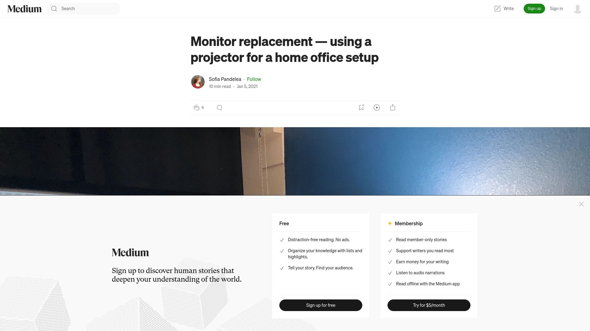 Screenshot of sofiapandelea.medium.com: Monitor replacement – using a projector for a home office setup