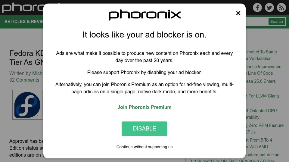 Screenshot of phoronix.com: Fedora KDE Desktop Spin Promoted to Same Tier as Gnome-Based Fedora Workstation