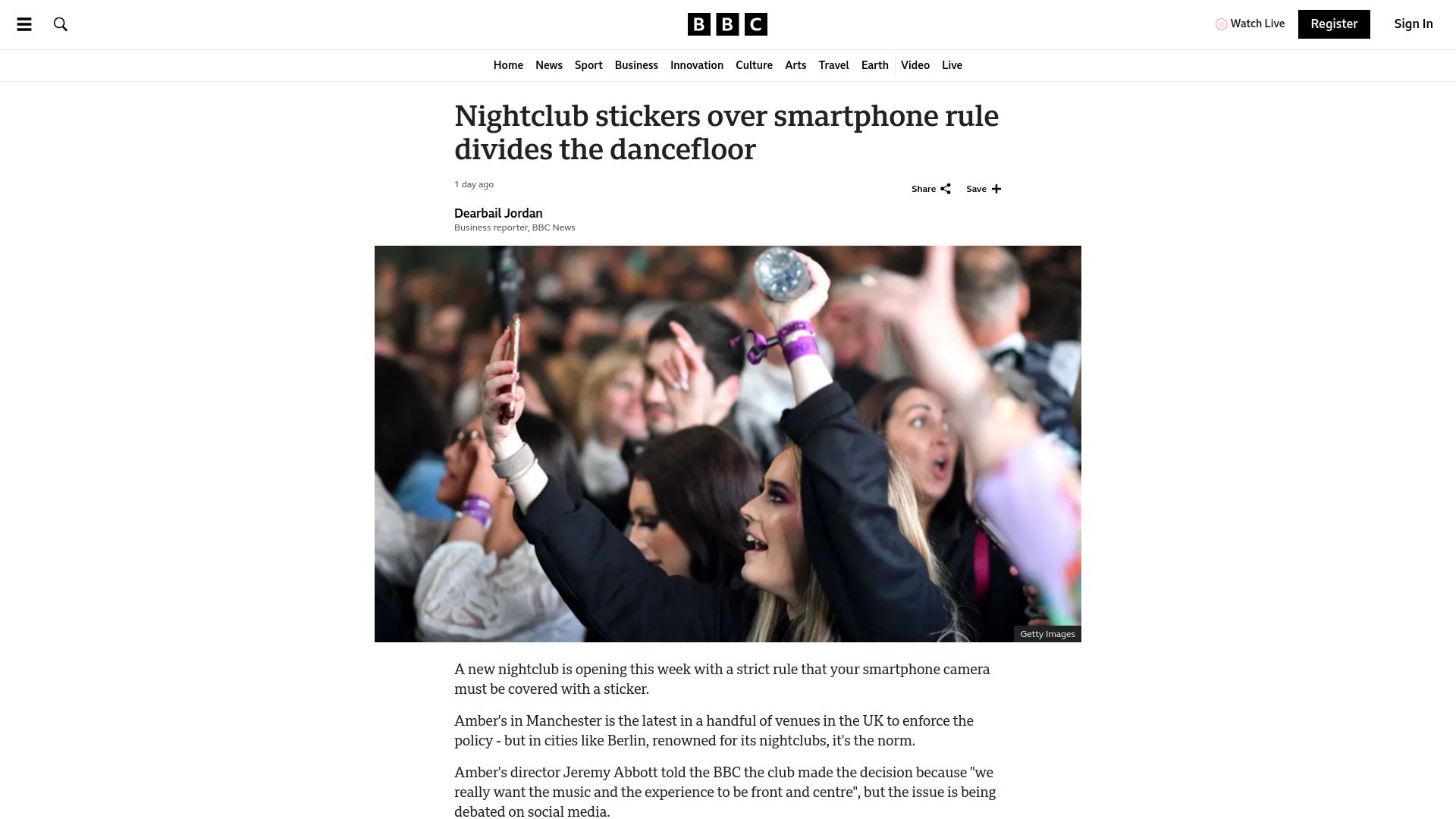 Screenshot of bbc.co.uk: Nightclub stickers over smartphone rule divides the dancefloor
