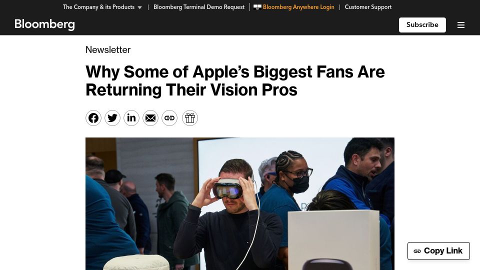 Screenshot of bloomberg.com: Why Some of Apple's Biggest Fans Are Returning Their Vision Pros