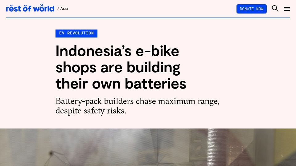 Screenshot of restofworld.org: Indonesia's e-bike shops are building their own batteries