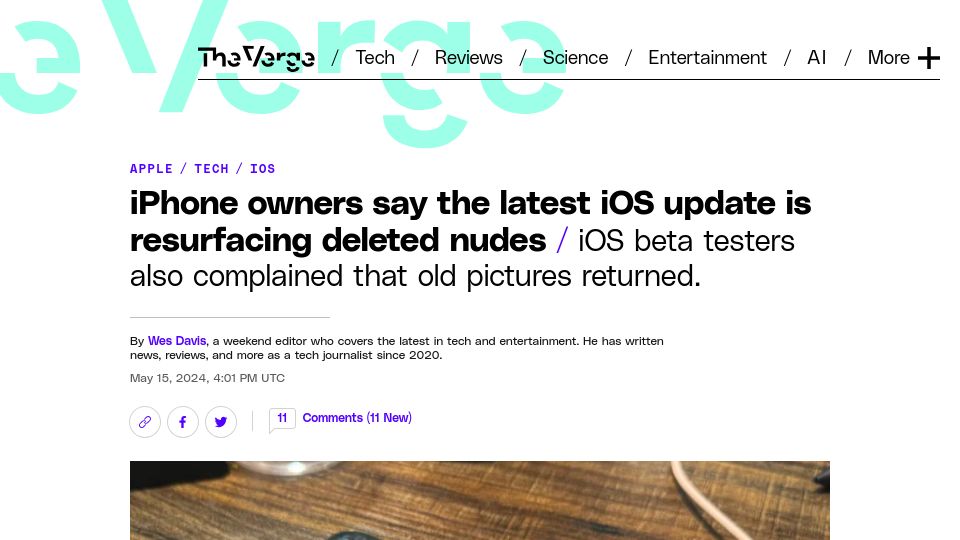 Screenshot of theverge.com: iPhone owners say the latest iOS update is resurfacing deleted nudes