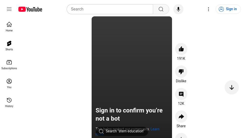 Screenshot of youtube.com: Science YouTuber physicsgirl (Dianna Cowern) stands for the first time in 2 yrs
