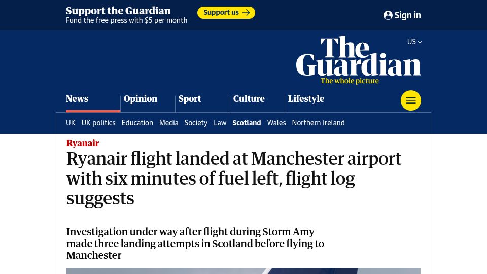 Screenshot of theguardian.com: Ryanair flight landed at Manchester airport with six minutes of fuel left