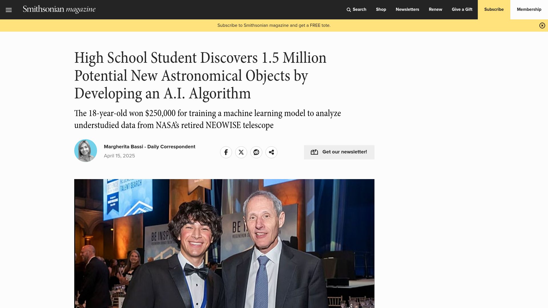 Screenshot of smithsonianmag.com: High school student discovers 1.5M potential new astronomical objects