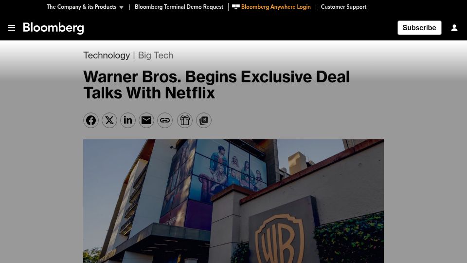 Screenshot of bloomberg.com: Warner Bros Begins Exclusive Deal Talks With Netflix