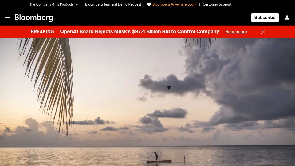 Screenshot of bloomberg.com: A Libertarian Island Dream in Honduras Is Now an $11B Nightmare