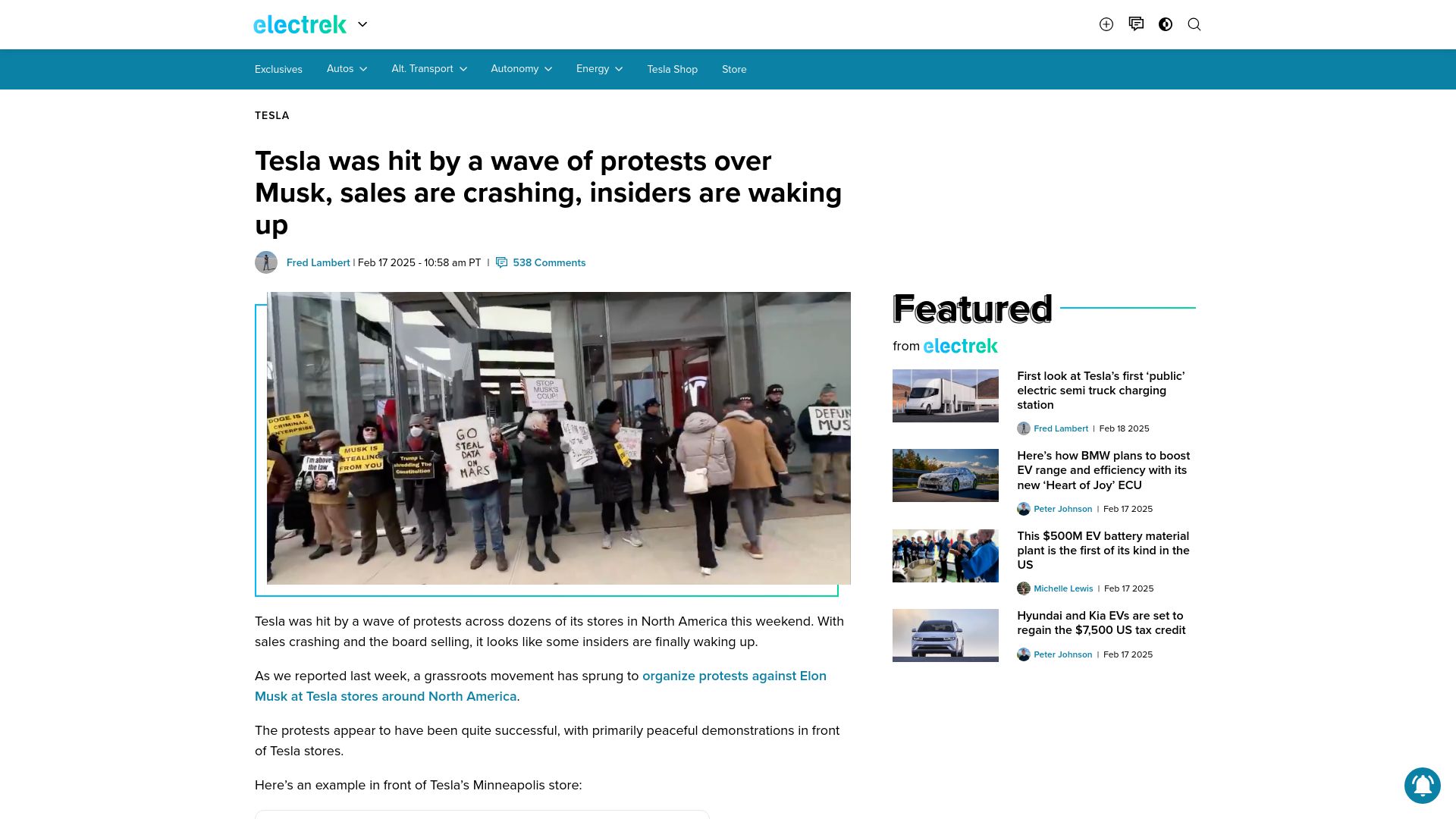 Screenshot of electrek.co: Tesla was hit by a wave of protests, sales are crashing, insiders are waking up
