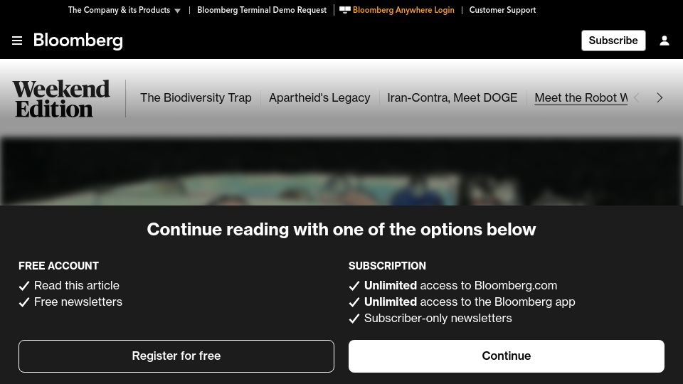 Screenshot of bloomberg.com: Cat-Eared Robots Are Waiting Tables in Japan's Restaurants