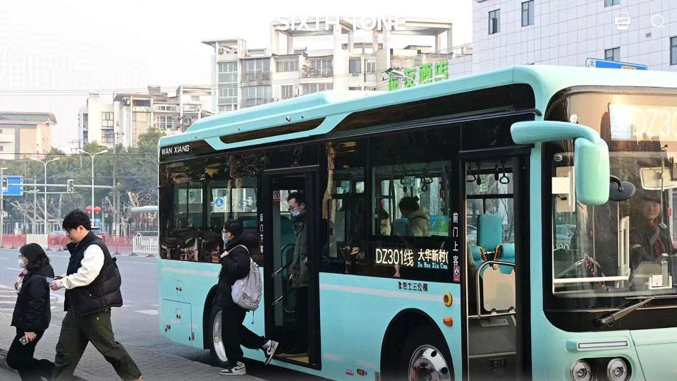 Screenshot of sixthtone.com: Bus stops here: Shanghai lets riders design their own routes