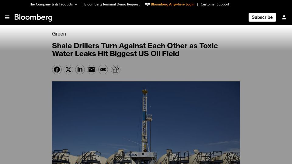 Screenshot of bloomberg.com: Shale Drillers Turn on Each Other as Toxic Water Leaks Hit Biggest US Oil Field