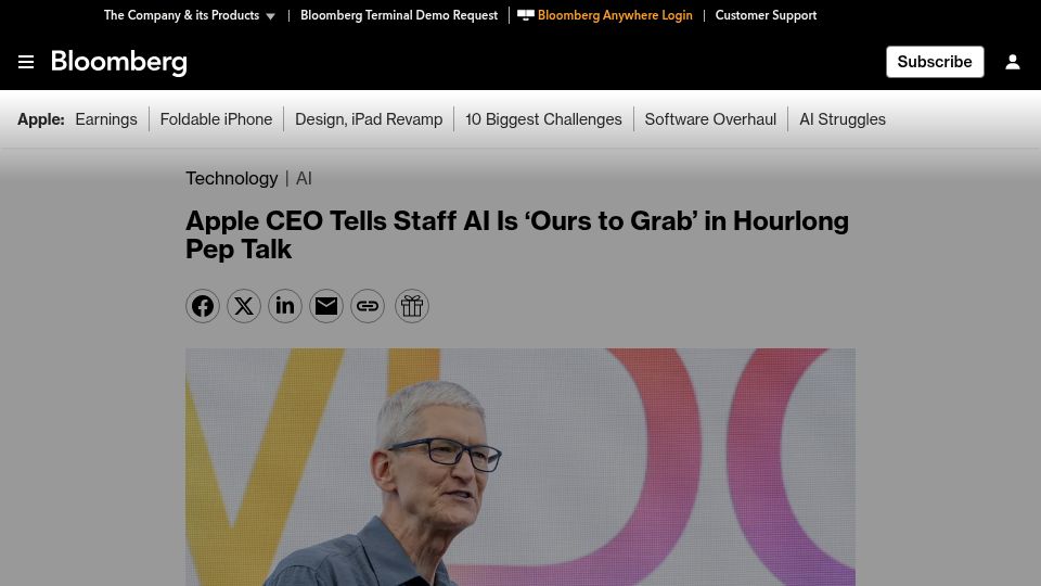 Screenshot of bloomberg.com: Tim Cook rallying Apple employees around AI efforts