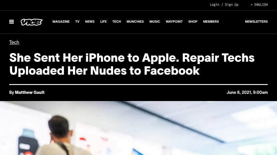 Screenshot of vice.com: She Sent Her iPhone to Apple. Repair Techs Uploaded Her Nudes to Facebook (2021)