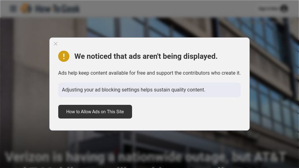 Screenshot of howtogeek.com: Verizon, AT&T, and T-Mobile are all having outages now