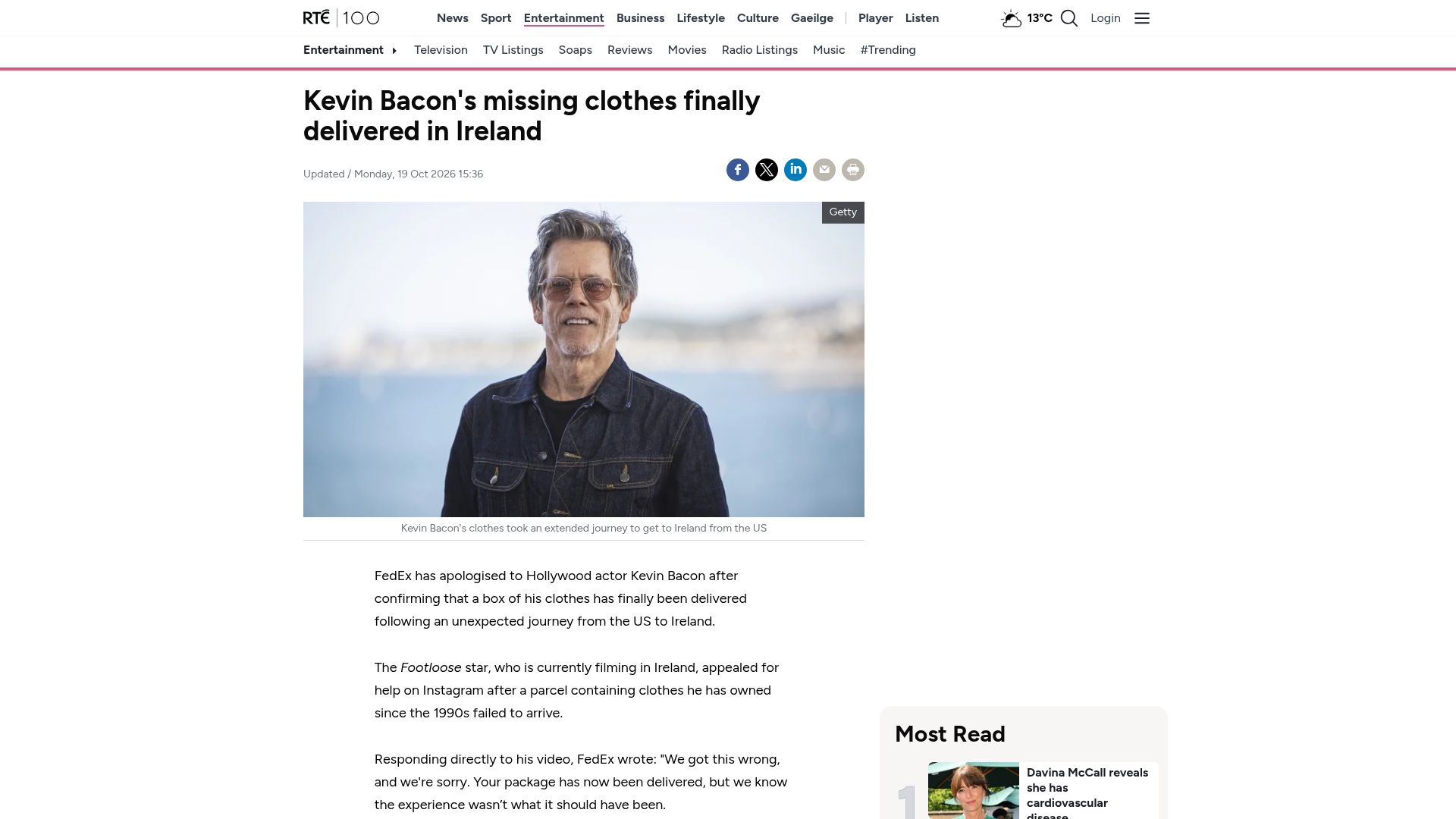 Screenshot of rte.ie: Kevin Bacon's missing clothes finally delivered in Ireland
