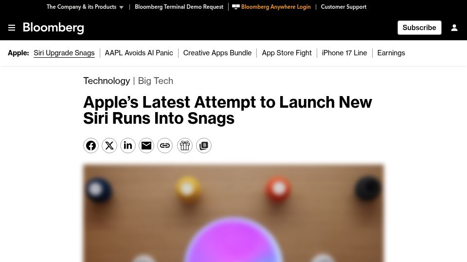 Screenshot of bloomberg.com: Apple's latest attempt to launch the new Siri runs into snags