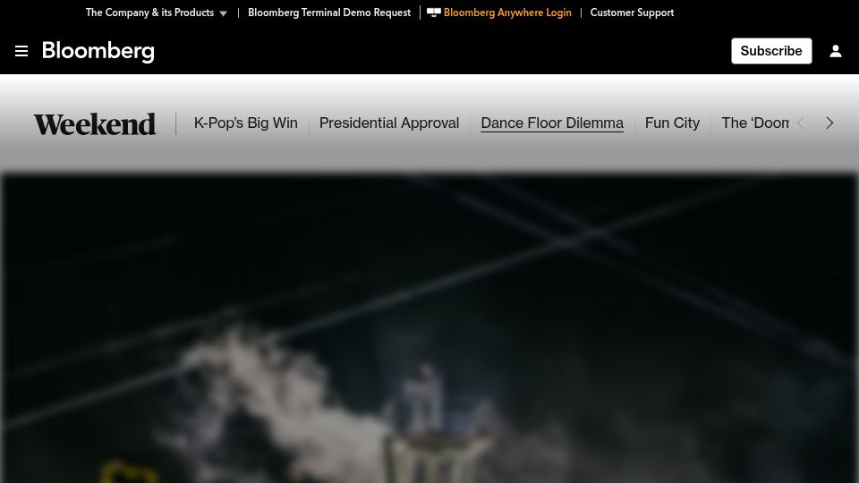 Screenshot of bloomberg.com: The Dance Floor Is Disappearing in a Sea of Phones